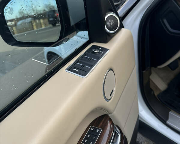 Білий Ленд Ровер Рендж Ровер, об'ємом двигуна 2.99 л та пробігом 245 тис. км за 50000 $, фото 46 на Automoto.ua