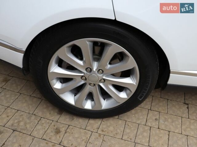 Білий Ленд Ровер Рендж Ровер, об'ємом двигуна 3 л та пробігом 154 тис. км за 31900 $, фото 3 на Automoto.ua