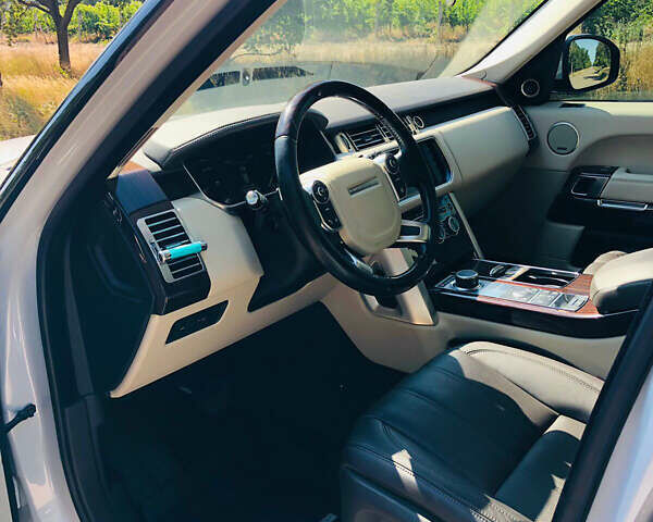 Белый Ленд Ровер Рендж Ровер, объемом двигателя 2.99 л и пробегом 156 тыс. км за 47000 $, фото 8 на Automoto.ua