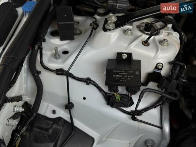 Білий Ленд Ровер Рендж Ровер, об'ємом двигуна 2.99 л та пробігом 180 тис. км за 39850 $, фото 92 на Automoto.ua