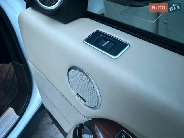 Белый Ленд Ровер Рендж Ровер, объемом двигателя 2.99 л и пробегом 161 тыс. км за 33800 $, фото 84 на Automoto.ua