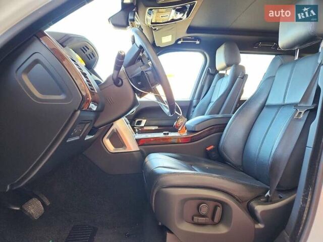 Білий Ленд Ровер Рендж Ровер, об'ємом двигуна 3 л та пробігом 31 тис. км за 7000 $, фото 6 на Automoto.ua