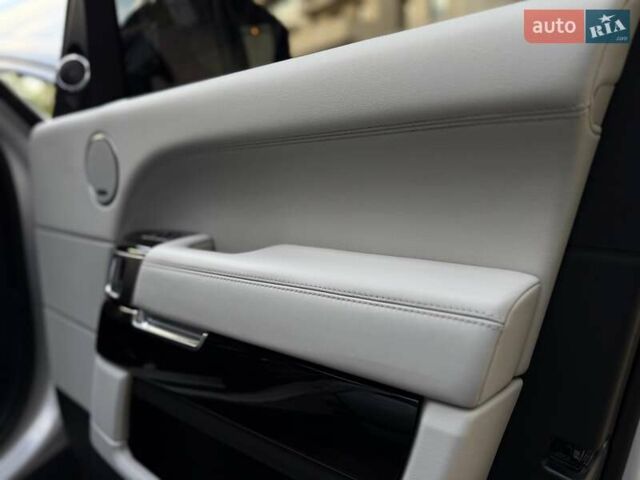 Білий Ленд Ровер Рендж Ровер, об'ємом двигуна 2.99 л та пробігом 180 тис. км за 39850 $, фото 57 на Automoto.ua