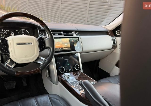 Белый Ленд Ровер Рендж Ровер, объемом двигателя 2.99 л и пробегом 187 тыс. км за 45000 $, фото 10 на Automoto.ua