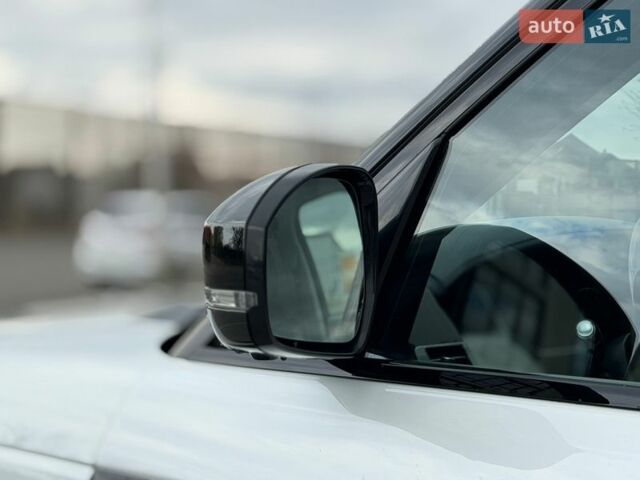 Белый Ленд Ровер Рендж Ровер, объемом двигателя 4.4 л и пробегом 115 тыс. км за 47950 $, фото 14 на Automoto.ua