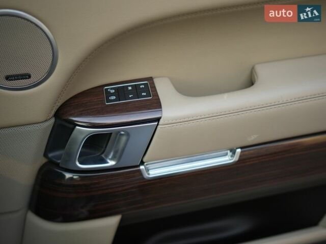 Білий Ленд Ровер Рендж Ровер, об'ємом двигуна 3 л та пробігом 217 тис. км за 40000 $, фото 4 на Automoto.ua