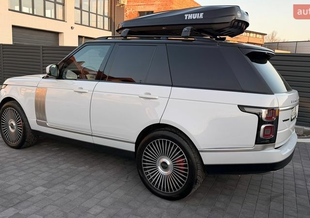 Белый Ленд Ровер Рендж Ровер, объемом двигателя 2.99 л и пробегом 187 тыс. км за 45000 $, фото 5 на Automoto.ua