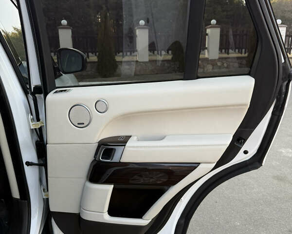 Білий Ленд Ровер Рендж Ровер, об'ємом двигуна 2.99 л та пробігом 146 тис. км за 37000 $, фото 45 на Automoto.ua