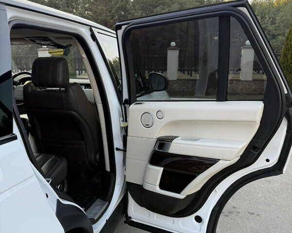 Белый Ленд Ровер Рендж Ровер, объемом двигателя 2.99 л и пробегом 146 тыс. км за 37700 $, фото 44 на Automoto.ua