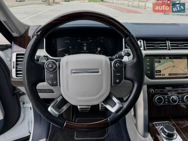 Белый Ленд Ровер Рендж Ровер, объемом двигателя 4.4 л и пробегом 115 тыс. км за 47950 $, фото 58 на Automoto.ua