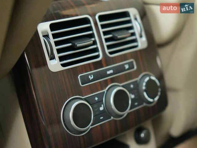 Білий Ленд Ровер Рендж Ровер, об'ємом двигуна 3 л та пробігом 217 тис. км за 40000 $, фото 9 на Automoto.ua