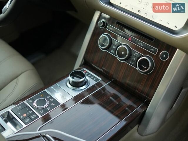 Білий Ленд Ровер Рендж Ровер, об'ємом двигуна 3 л та пробігом 217 тис. км за 40000 $, фото 5 на Automoto.ua