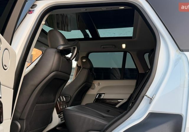 Белый Ленд Ровер Рендж Ровер, объемом двигателя 2.99 л и пробегом 187 тыс. км за 45000 $, фото 8 на Automoto.ua