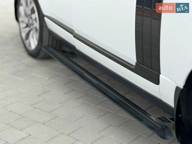 Белый Ленд Ровер Рендж Ровер, объемом двигателя 4.4 л и пробегом 115 тыс. км за 47950 $, фото 19 на Automoto.ua