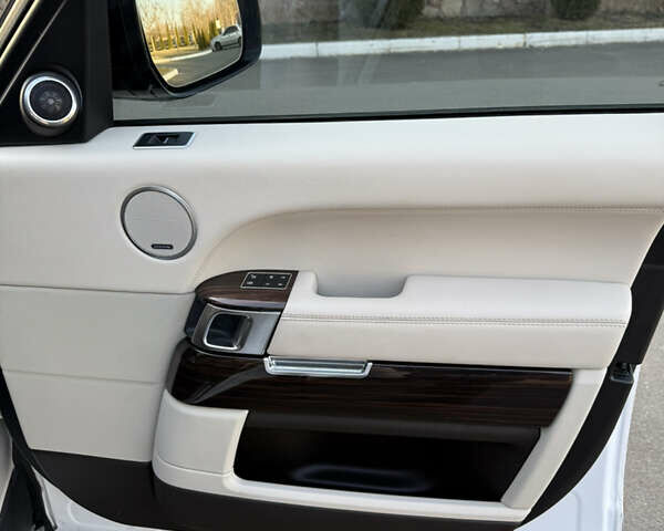 Білий Ленд Ровер Рендж Ровер, об'ємом двигуна 2.99 л та пробігом 146 тис. км за 37000 $, фото 37 на Automoto.ua