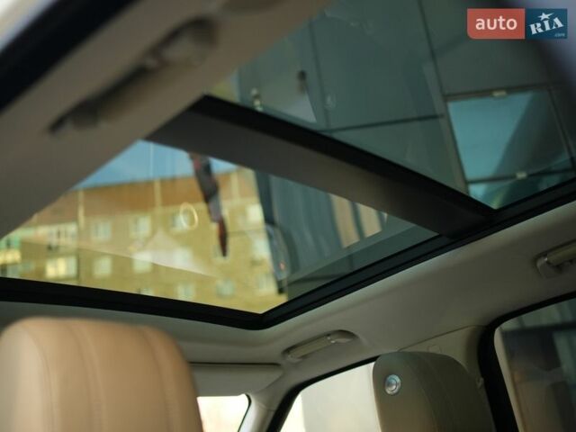 Білий Ленд Ровер Рендж Ровер, об'ємом двигуна 3 л та пробігом 217 тис. км за 40000 $, фото 11 на Automoto.ua