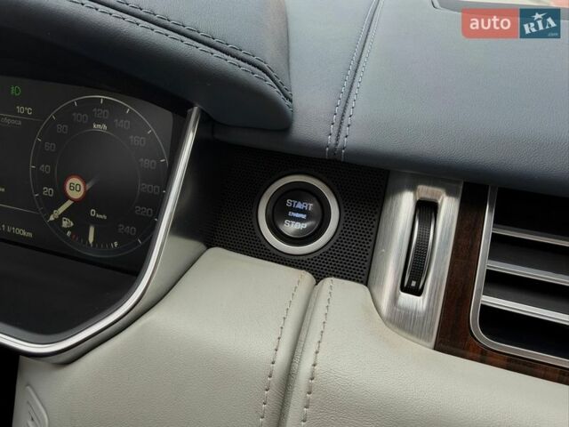 Белый Ленд Ровер Рендж Ровер, объемом двигателя 4.4 л и пробегом 115 тыс. км за 47950 $, фото 54 на Automoto.ua