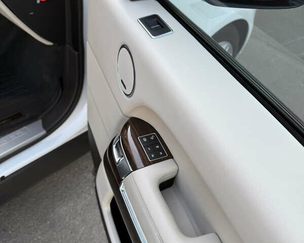 Білий Ленд Ровер Рендж Ровер, об'ємом двигуна 2.99 л та пробігом 146 тис. км за 37000 $, фото 38 на Automoto.ua