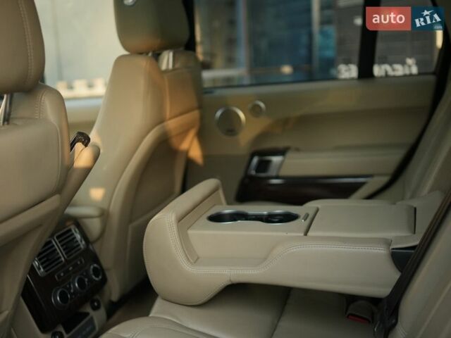 Білий Ленд Ровер Рендж Ровер, об'ємом двигуна 3 л та пробігом 217 тис. км за 40000 $, фото 10 на Automoto.ua