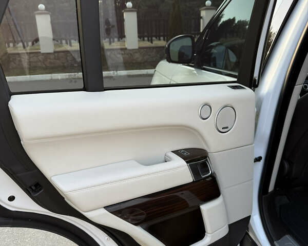 Белый Ленд Ровер Рендж Ровер, объемом двигателя 2.99 л и пробегом 146 тыс. км за 37700 $, фото 51 на Automoto.ua