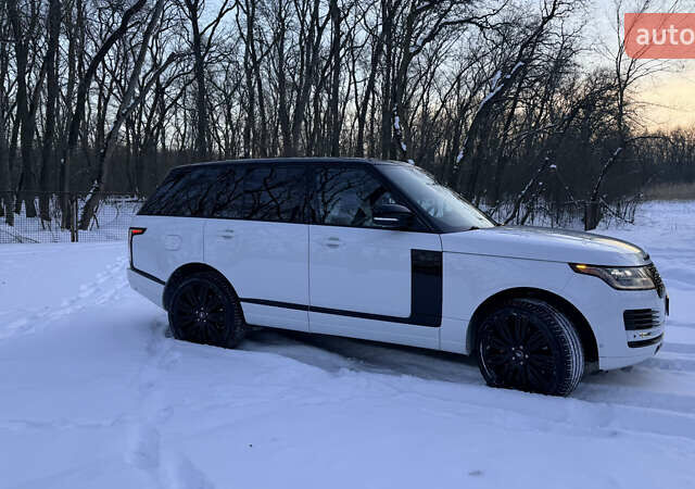 Белый Ленд Ровер Рендж Ровер, объемом двигателя 3 л и пробегом 73 тыс. км за 55000 $, фото 15 на Automoto.ua