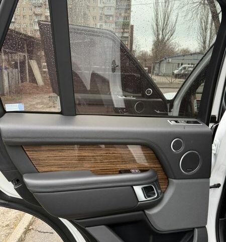 Білий Ленд Ровер Рендж Ровер, об'ємом двигуна 3 л та пробігом 98 тис. км за 51900 $, фото 11 на Automoto.ua