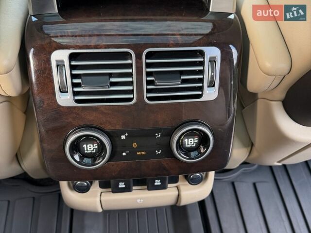 Білий Ленд Ровер Рендж Ровер, об'ємом двигуна 3 л та пробігом 152 тис. км за 41000 $, фото 20 на Automoto.ua