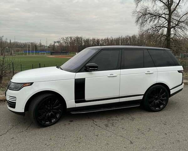 Белый Ленд Ровер Рендж Ровер, объемом двигателя 2.99 л и пробегом 84 тыс. км за 73700 $, фото 3 на Automoto.ua
