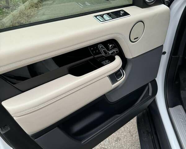 Белый Ленд Ровер Рендж Ровер, объемом двигателя 2.99 л и пробегом 84 тыс. км за 73700 $, фото 8 на Automoto.ua