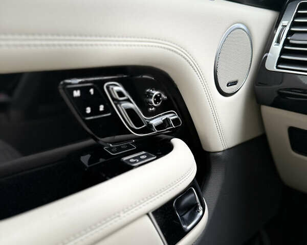 Білий Ленд Ровер Рендж Ровер, об'ємом двигуна 3 л та пробігом 170 тис. км за 49900 $, фото 38 на Automoto.ua