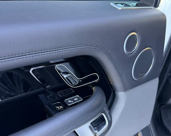 Белый Ленд Ровер Рендж Ровер, объемом двигателя 3 л и пробегом 73 тыс. км за 55000 $, фото 32 на Automoto.ua