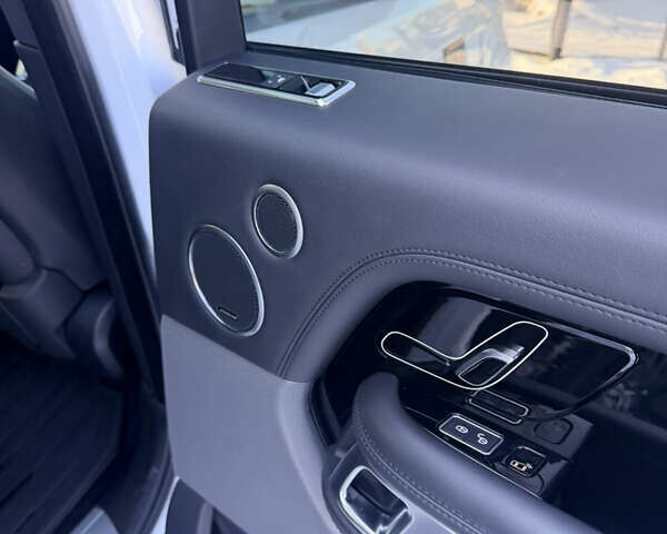 Белый Ленд Ровер Рендж Ровер, объемом двигателя 3 л и пробегом 73 тыс. км за 55000 $, фото 41 на Automoto.ua