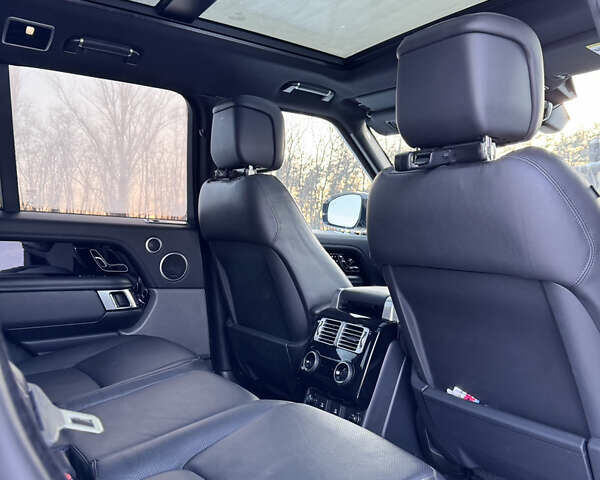 Белый Ленд Ровер Рендж Ровер, объемом двигателя 3 л и пробегом 74 тыс. км за 56000 $, фото 26 на Automoto.ua