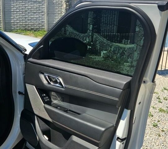 Білий Ленд Ровер Рендж Ровер, об'ємом двигуна 0 л та пробігом 140 тис. км за 31571 $, фото 14 на Automoto.ua