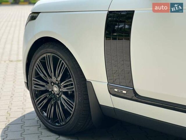 Белый Ленд Ровер Рендж Ровер, объемом двигателя 5 л и пробегом 40 тыс. км за 95000 $, фото 4 на Automoto.ua