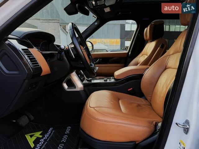 Білий Ленд Ровер Рендж Ровер, об'ємом двигуна 4.37 л та пробігом 105 тис. км за 64999 $, фото 31 на Automoto.ua