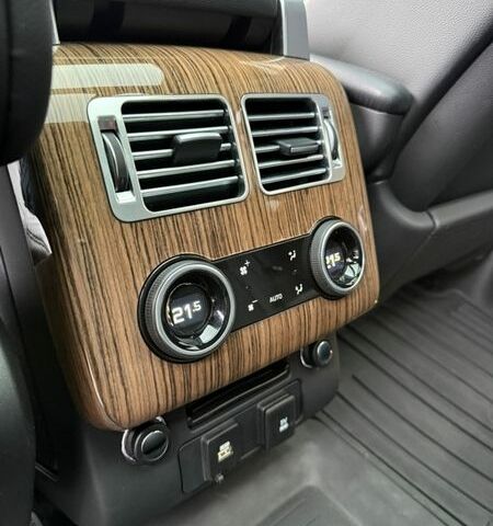 Білий Ленд Ровер Рендж Ровер, об'ємом двигуна 3 л та пробігом 98 тис. км за 51900 $, фото 2 на Automoto.ua