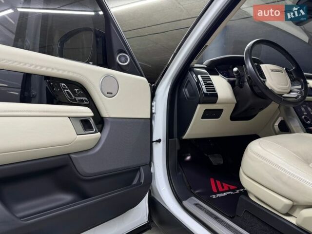 Білий Ленд Ровер Рендж Ровер, об'ємом двигуна 5 л та пробігом 82 тис. км за 54500 $, фото 18 на Automoto.ua