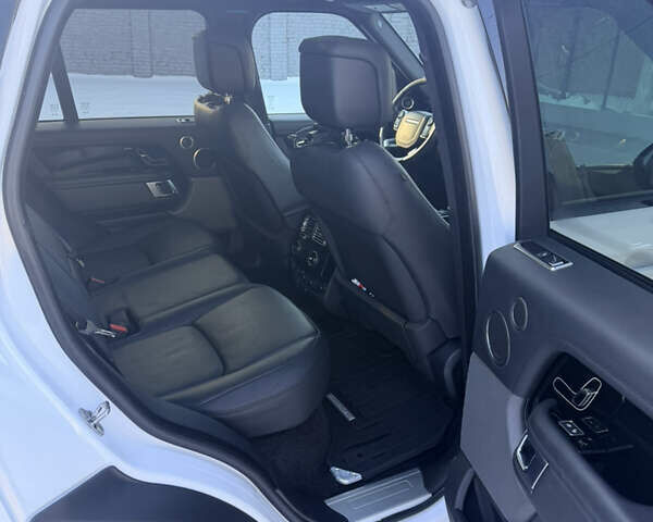 Белый Ленд Ровер Рендж Ровер, объемом двигателя 3 л и пробегом 73 тыс. км за 55000 $, фото 43 на Automoto.ua