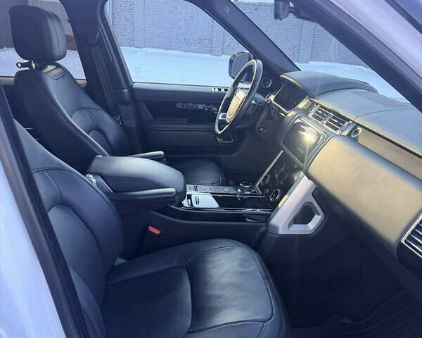 Белый Ленд Ровер Рендж Ровер, объемом двигателя 3 л и пробегом 73 тыс. км за 55000 $, фото 46 на Automoto.ua