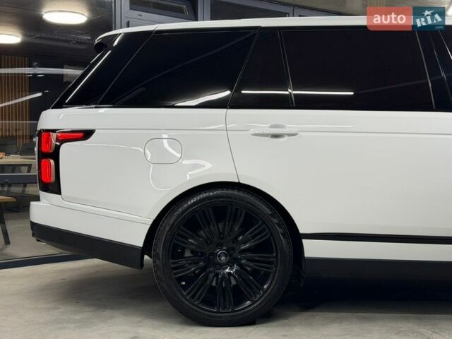 Білий Ленд Ровер Рендж Ровер, об'ємом двигуна 5 л та пробігом 82 тис. км за 54500 $, фото 13 на Automoto.ua