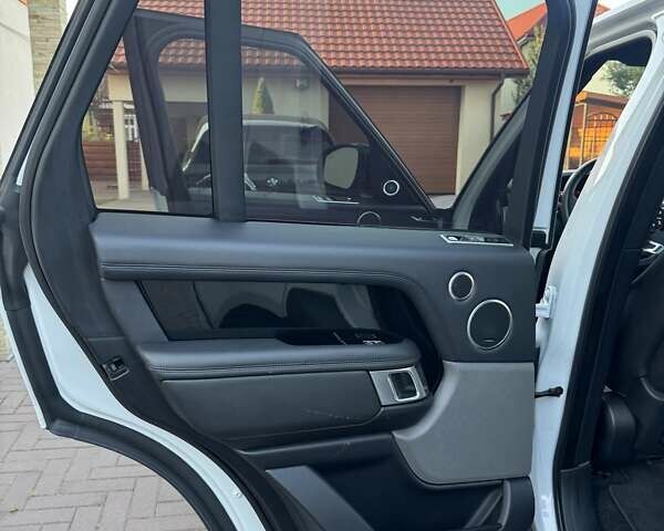 Ленд Ровер Рендж Ровер 2018 в Нововолынск на Automoto.ua Белый Ленд Ровер Рендж Ровер, объемом двигателя 3 л и пробегом 84 тыс. км за 49900 $, фото 21 на Automoto.ua