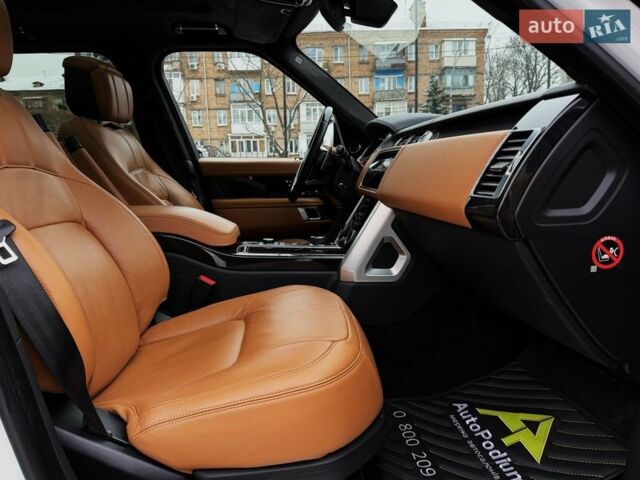 Білий Ленд Ровер Рендж Ровер, об'ємом двигуна 4.37 л та пробігом 105 тис. км за 64999 $, фото 38 на Automoto.ua