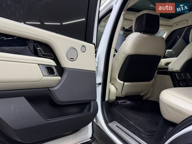 Білий Ленд Ровер Рендж Ровер, об'ємом двигуна 5 л та пробігом 82 тис. км за 54500 $, фото 22 на Automoto.ua