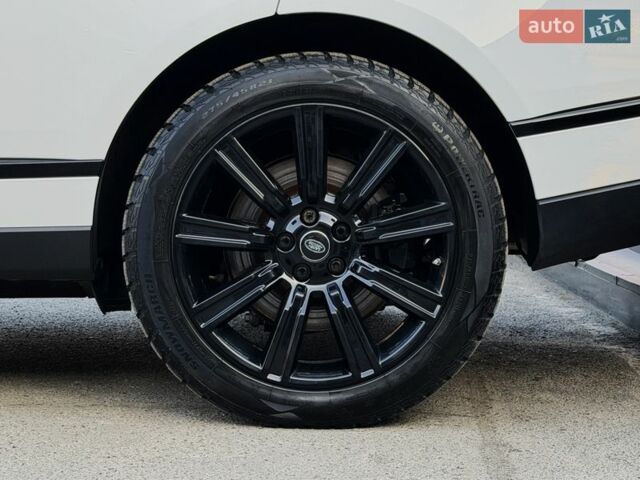 Білий Ленд Ровер Рендж Ровер, об'ємом двигуна 4.37 л та пробігом 105 тис. км за 64999 $, фото 17 на Automoto.ua