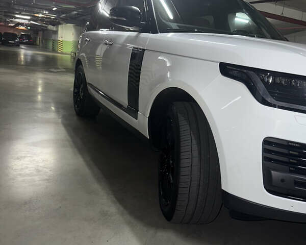 Белый Ленд Ровер Рендж Ровер, объемом двигателя 4.37 л и пробегом 102 тыс. км за 67500 $, фото 22 на Automoto.ua