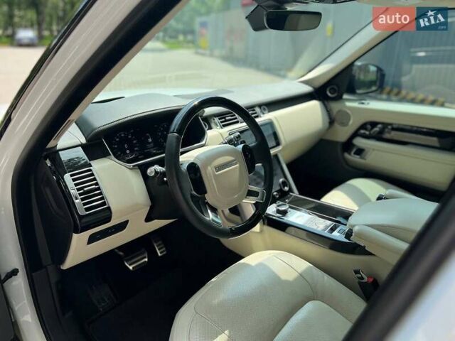 Белый Ленд Ровер Рендж Ровер, объемом двигателя 5 л и пробегом 39 тыс. км за 95000 $, фото 14 на Automoto.ua