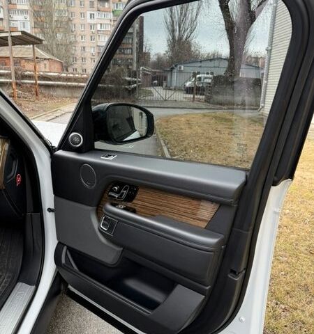 Білий Ленд Ровер Рендж Ровер, об'ємом двигуна 3 л та пробігом 98 тис. км за 51900 $, фото 10 на Automoto.ua