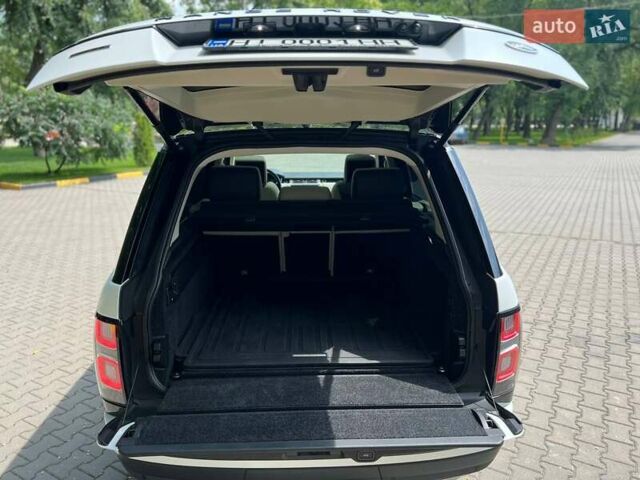 Белый Ленд Ровер Рендж Ровер, объемом двигателя 5 л и пробегом 39 тыс. км за 95000 $, фото 8 на Automoto.ua