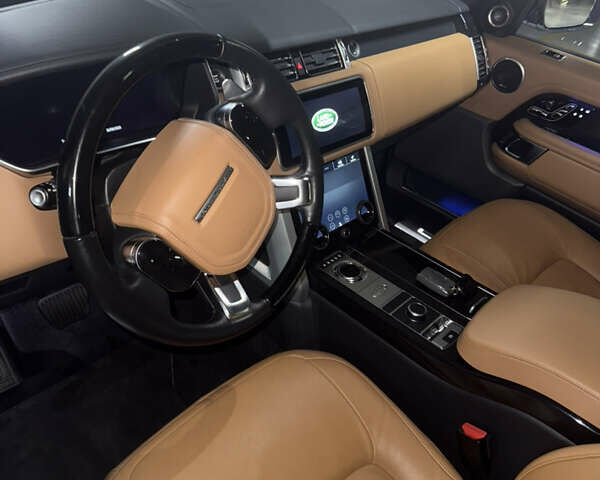 Белый Ленд Ровер Рендж Ровер, объемом двигателя 4.37 л и пробегом 102 тыс. км за 67500 $, фото 7 на Automoto.ua